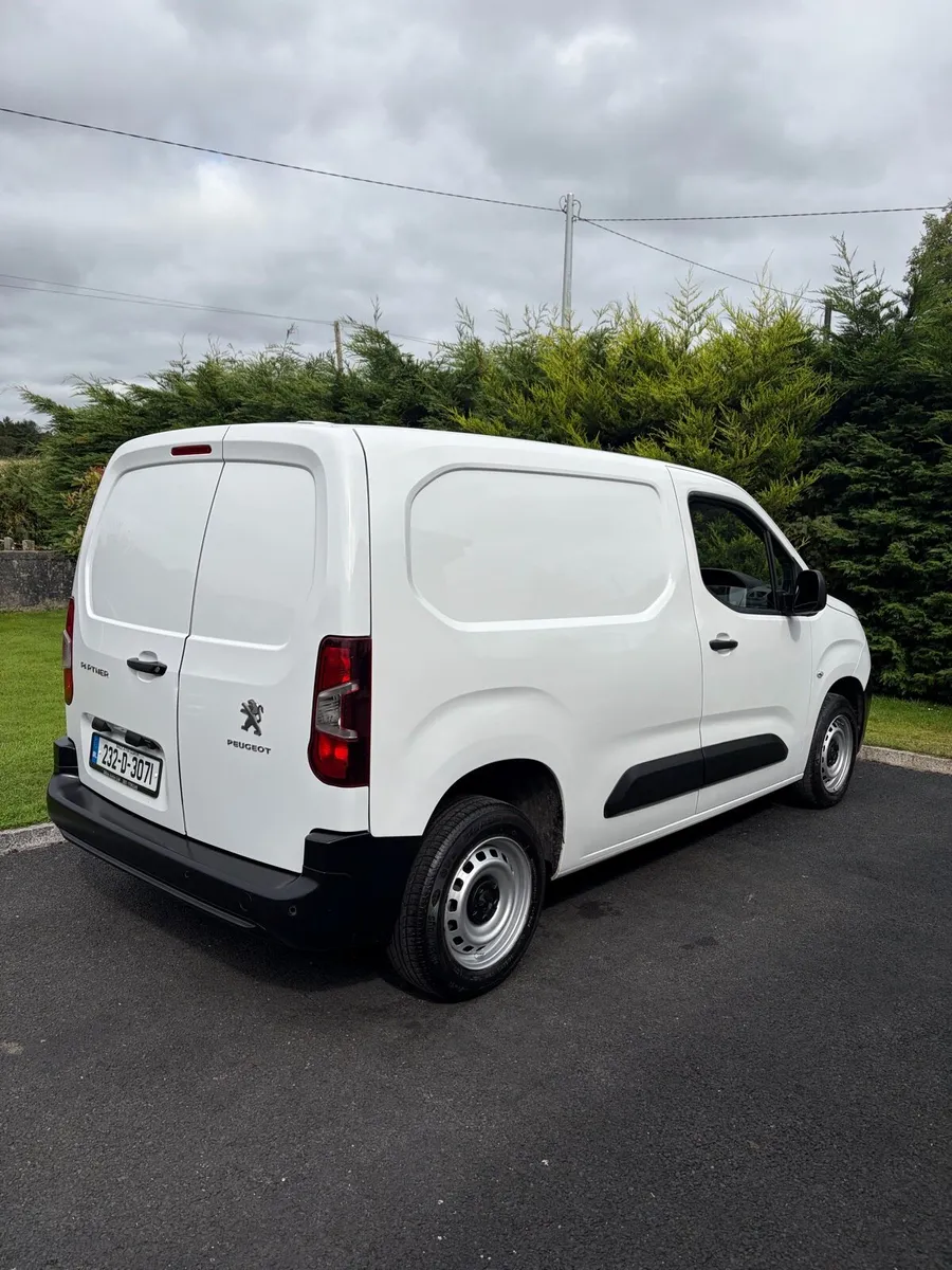 232 Peugoet Partner - High Spec - Image 4