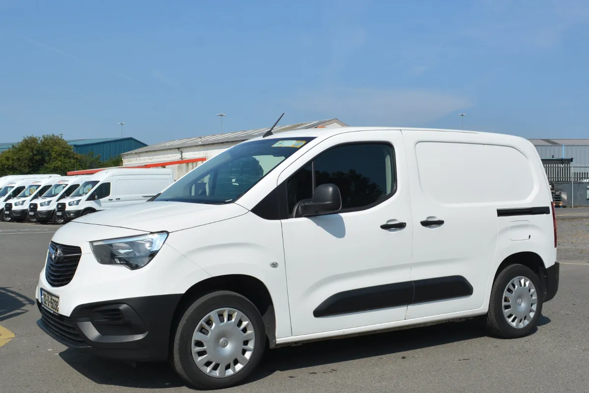 Opel Combo - 3 seat - Image 1