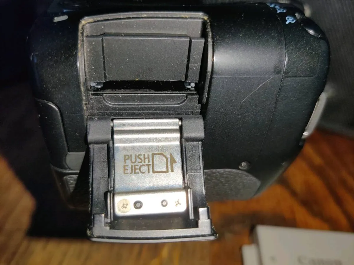 NEW DIGITAL CANON CAMERA/VIDEO & Flashgun ! - Image 4