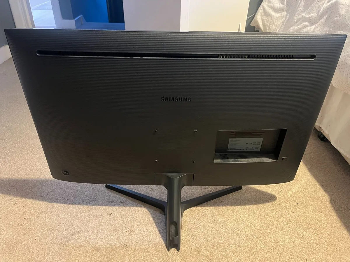 Samsung U32J59x 32" 4K UHD Monitor - Image 3