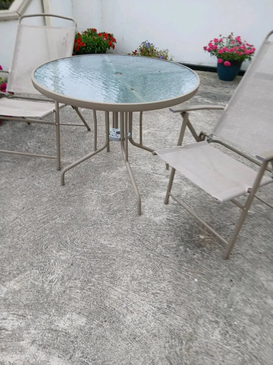 GARDEN TABLE AND 2 FOLDING CHAIRS - Image 1