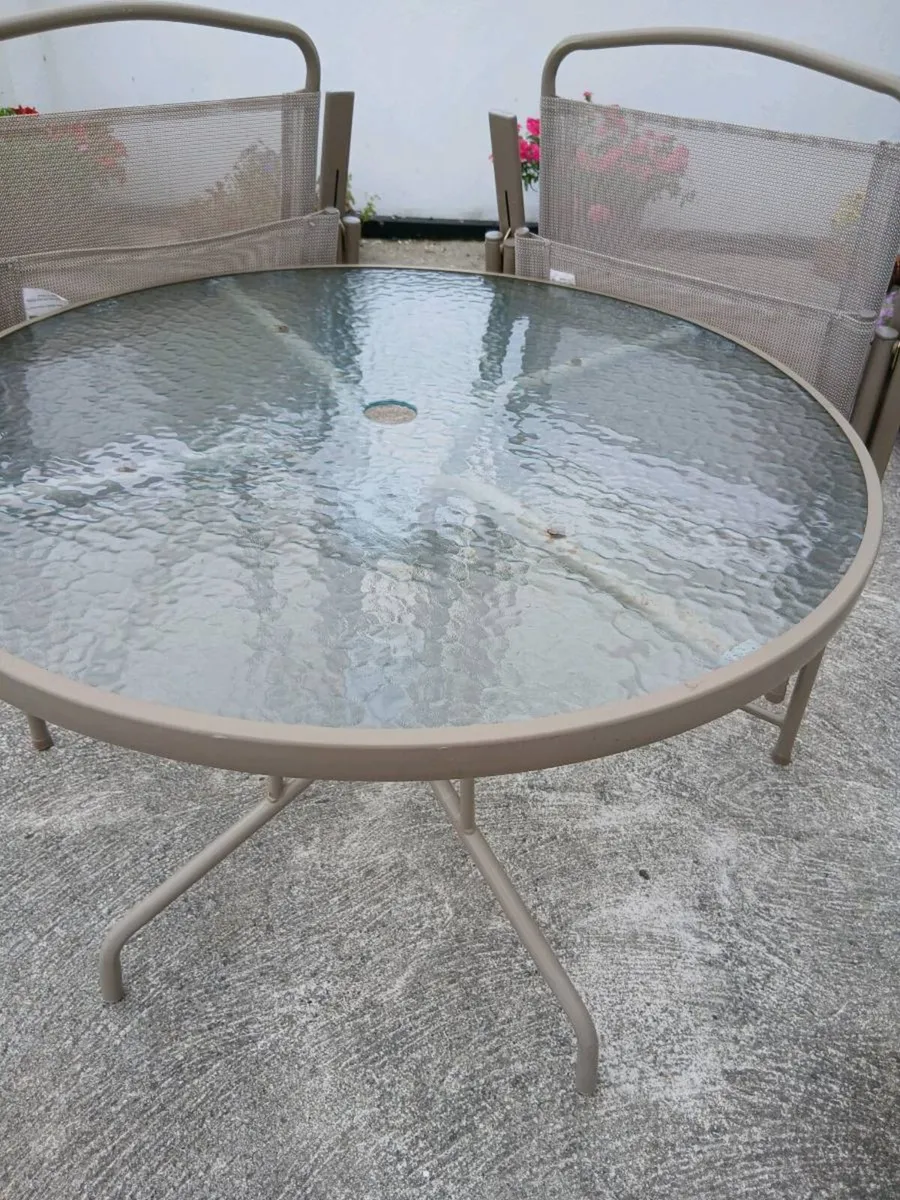 GARDEN TABLE AND 2 FOLDING CHAIRS - Image 2