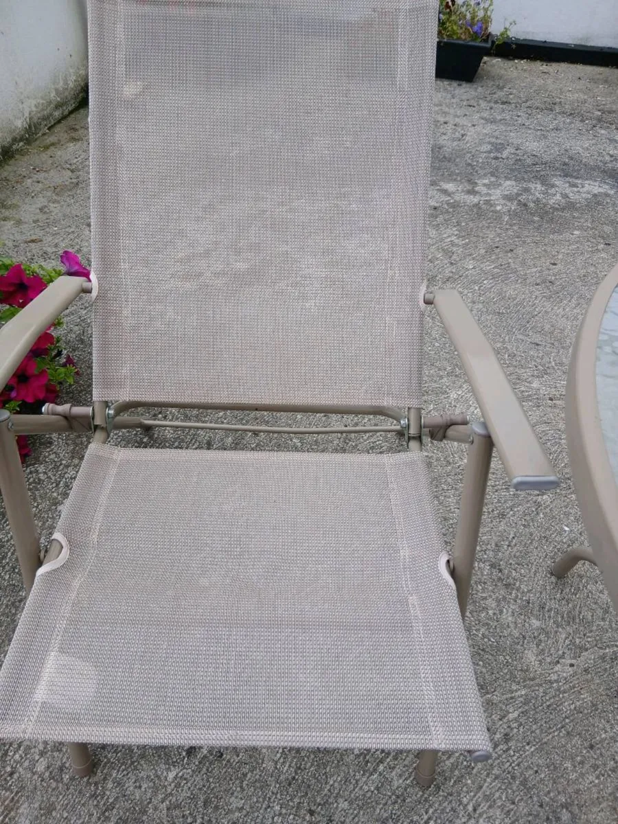 GARDEN TABLE AND 2 FOLDING CHAIRS - Image 3