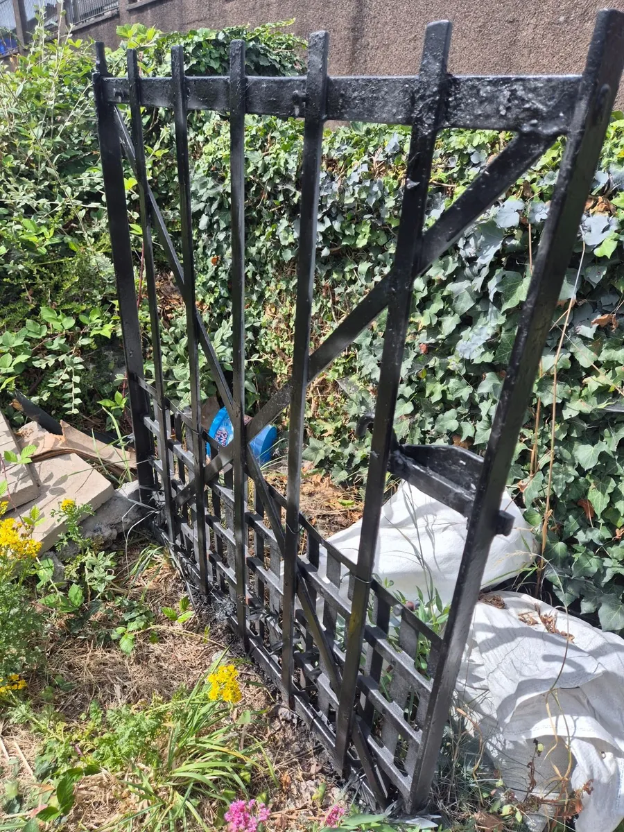 Gate