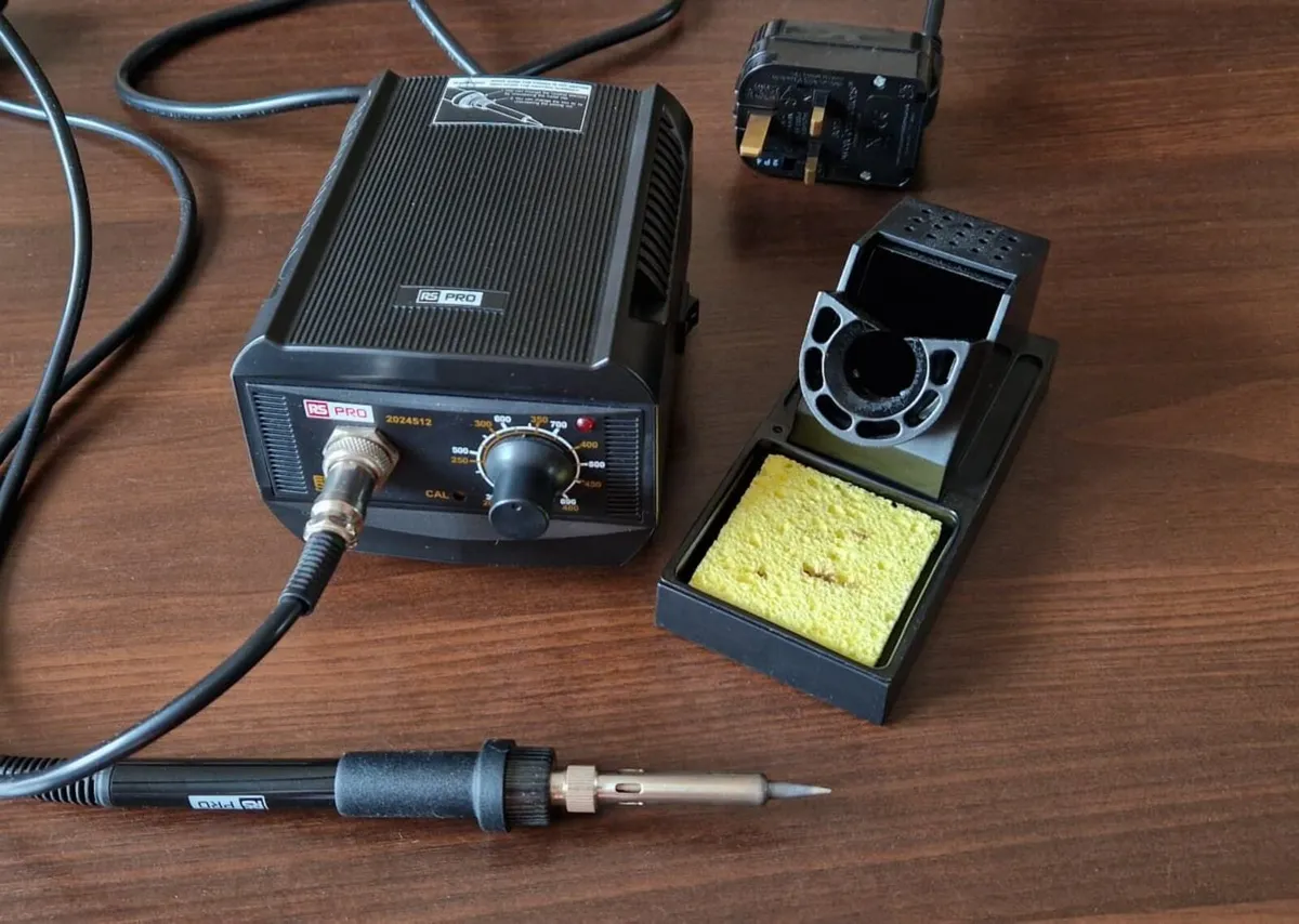 Analogue Soldering Station 65 W, 230V - Image 1
