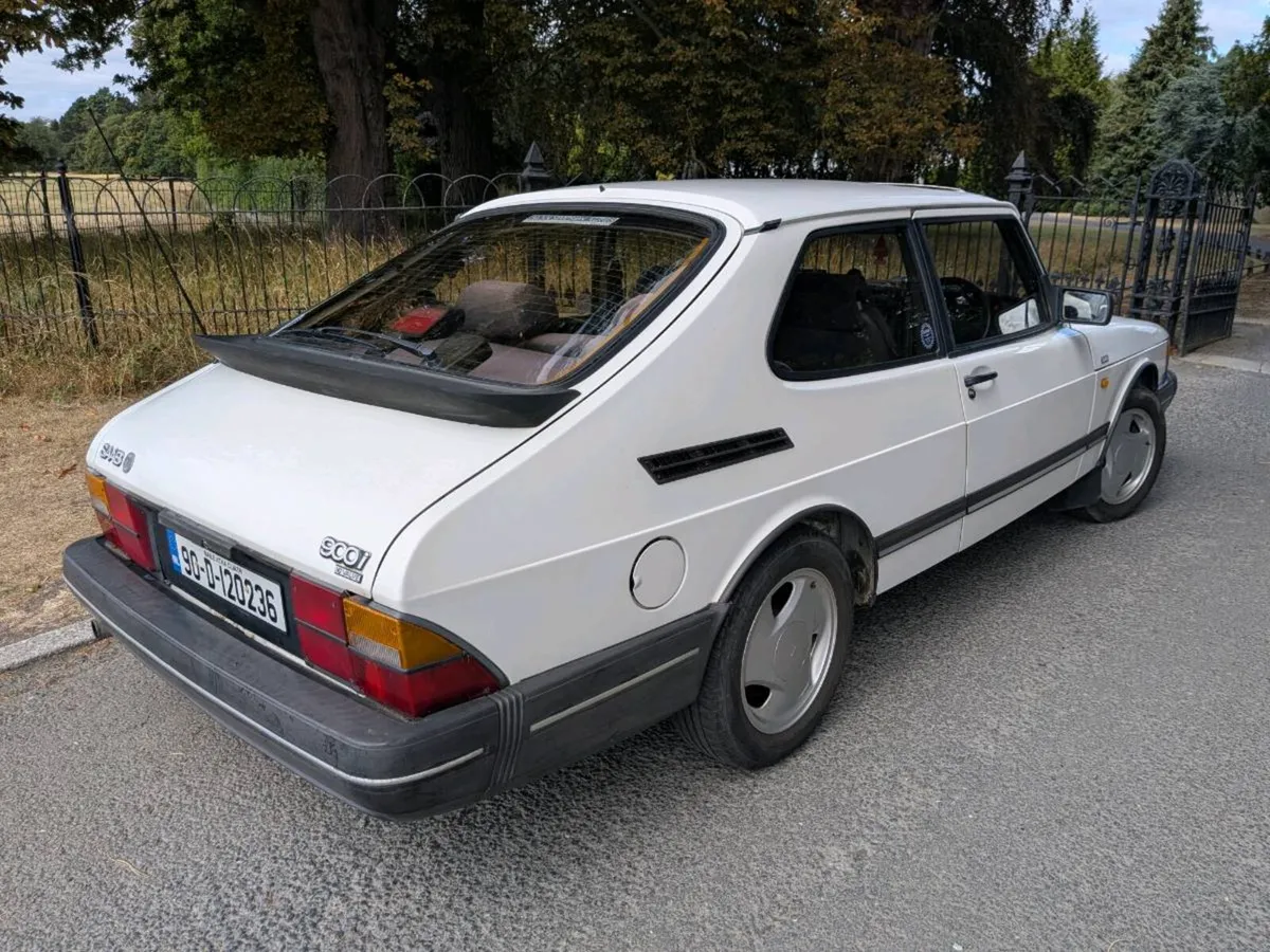 Classic Saab 900 - Image 4