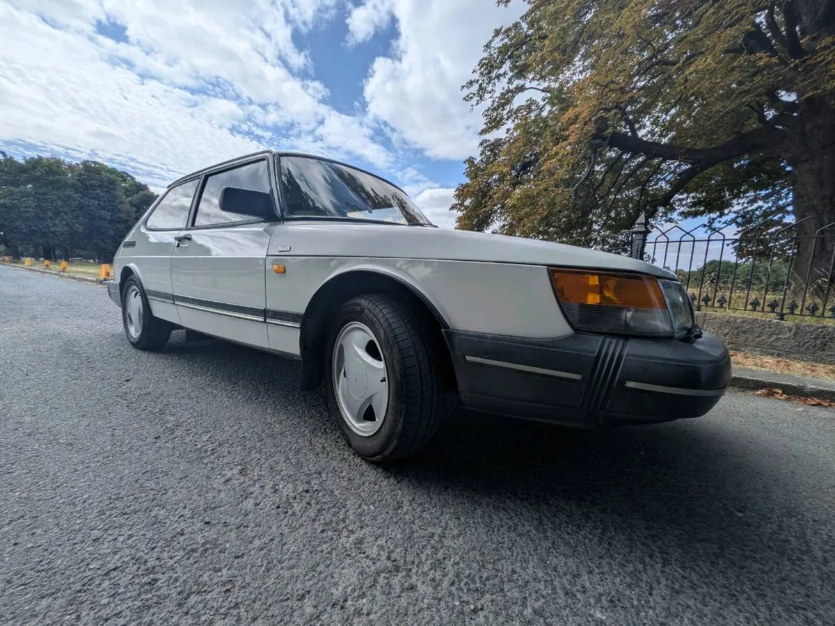 Classic Saab 900 - Image 1