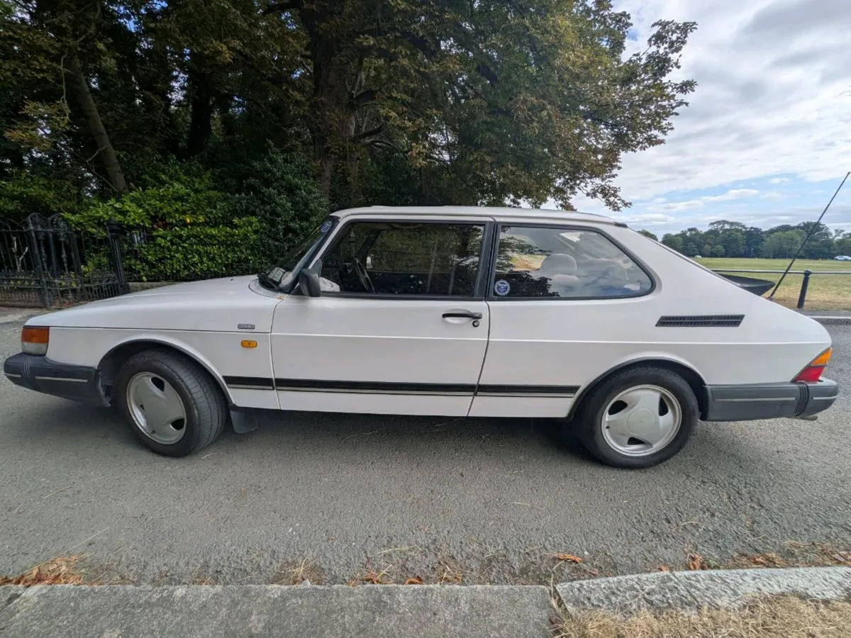 Classic Saab 900 - Image 3