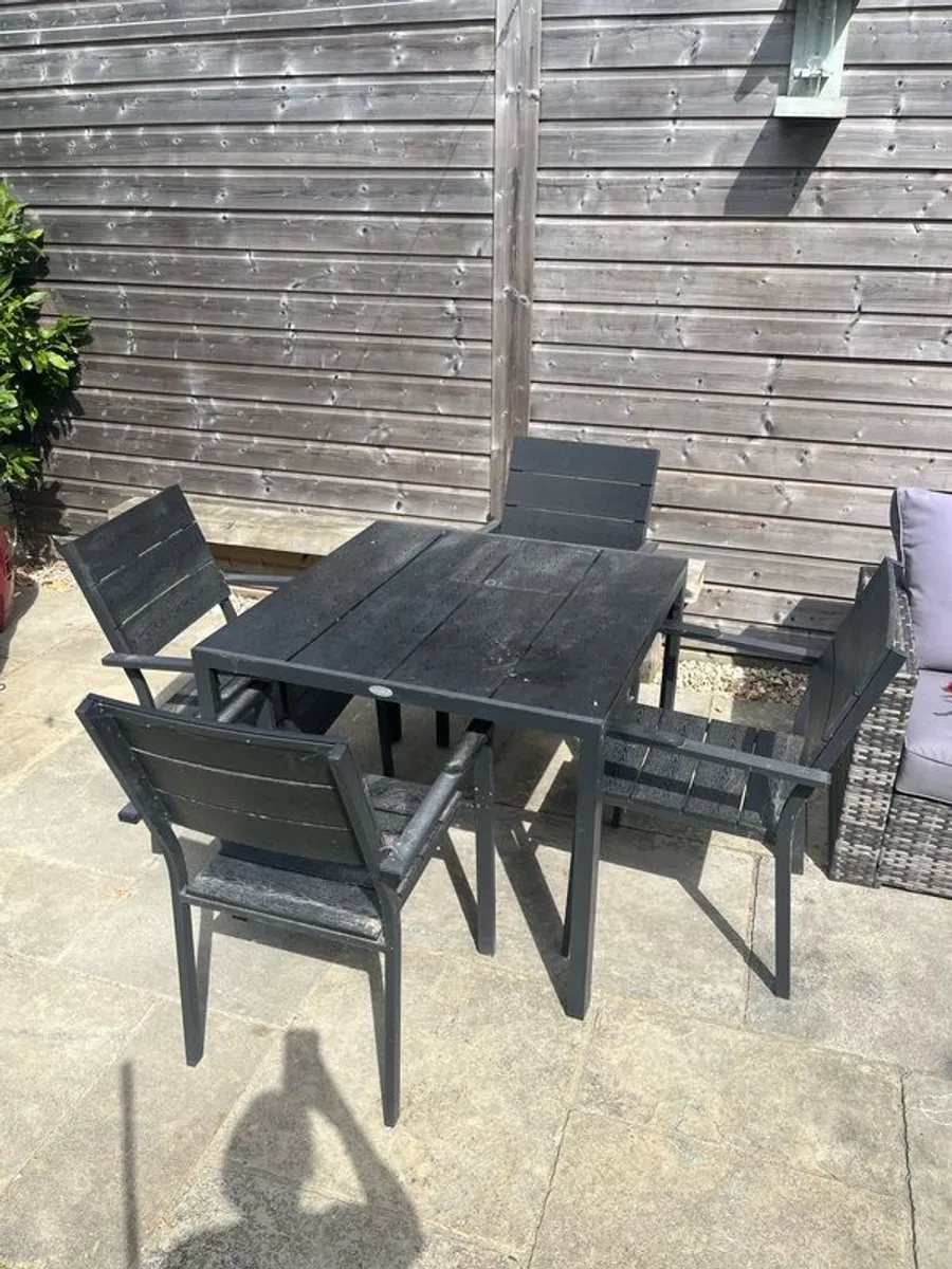 outdoor table and chairs - Image 1