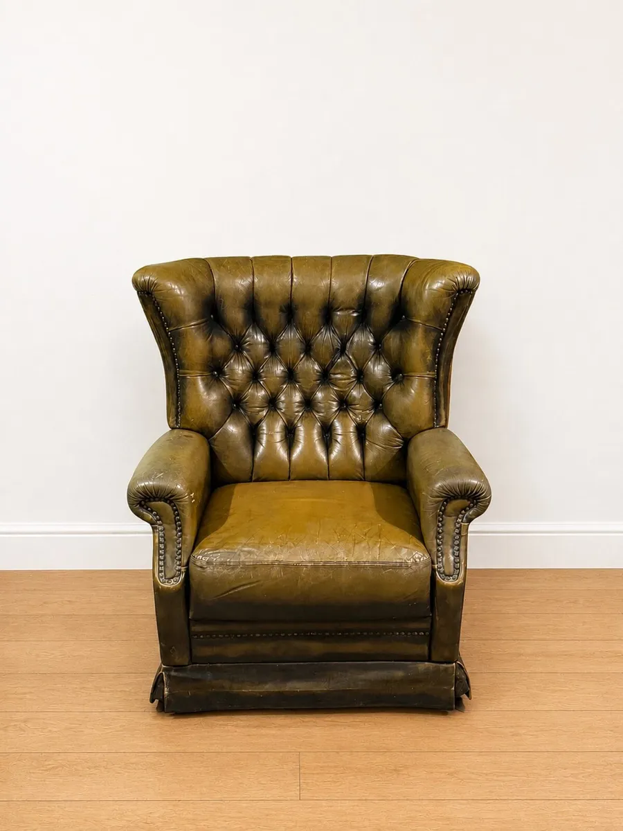 English Chesterfield Vintage Armchair - Image 1