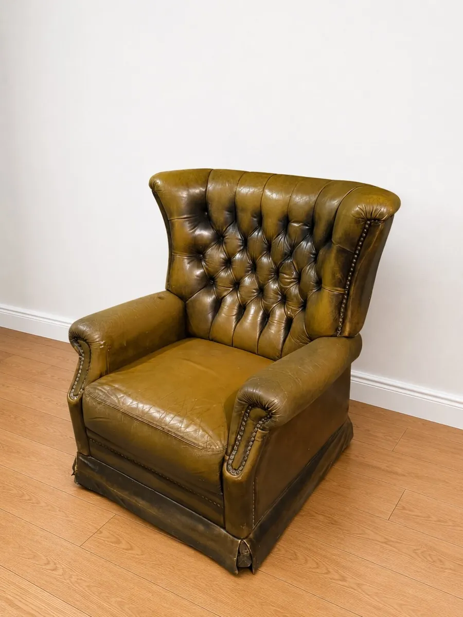 English Chesterfield Vintage Armchair - Image 2