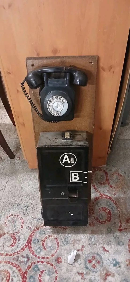 Telephone boxes - Image 1