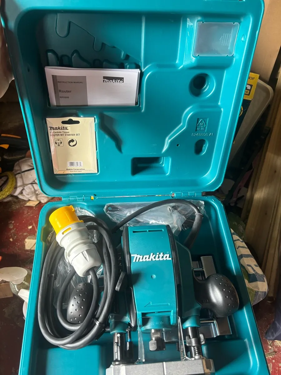 Makita rp0900x 110v router - Image 3