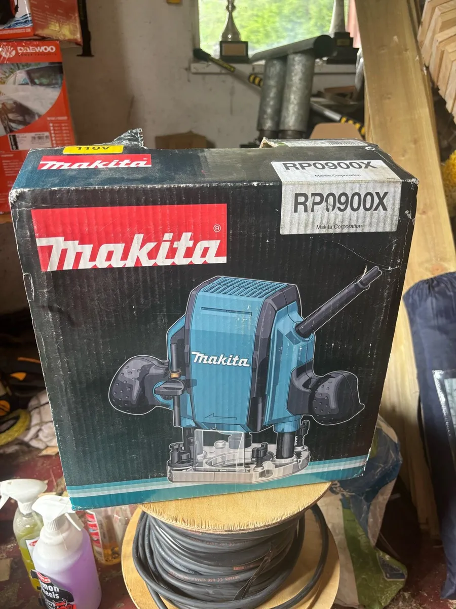 Makita rp0900x 110v router - Image 1