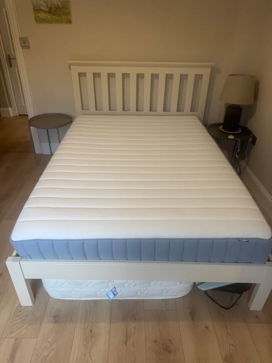 Double bed and mattress like new - Image 1