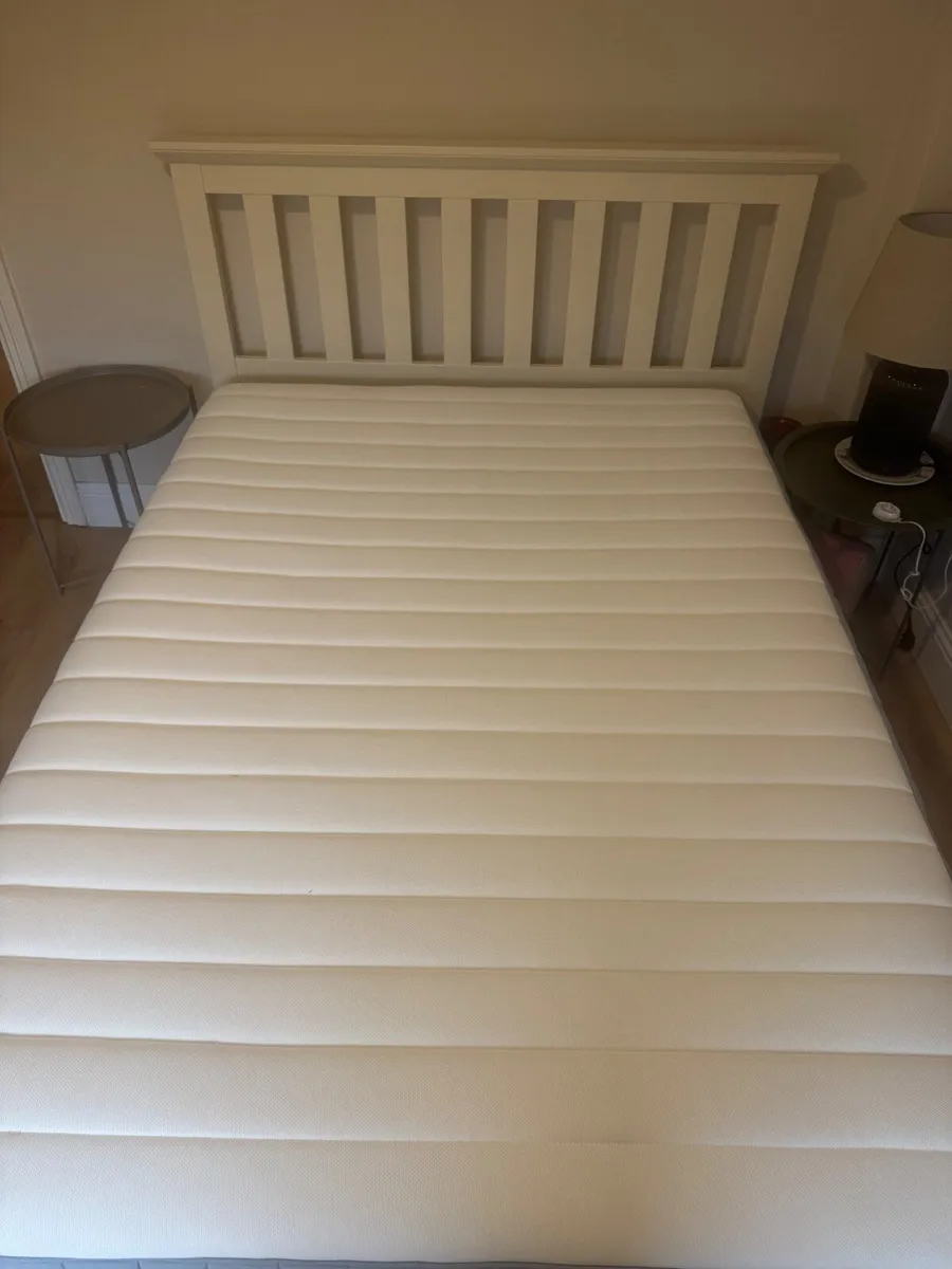 Double bed and mattress like new - Image 3