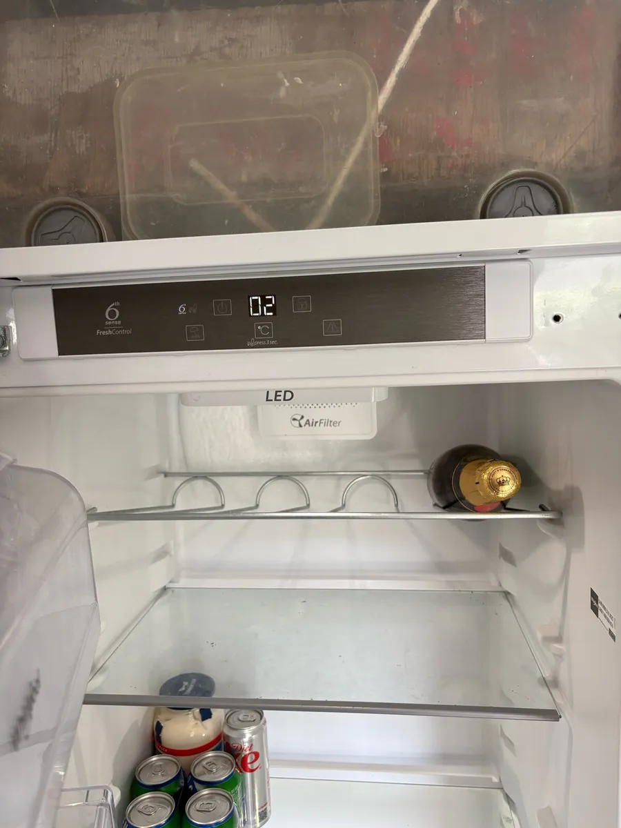 Intergraded fridge - Image 3
