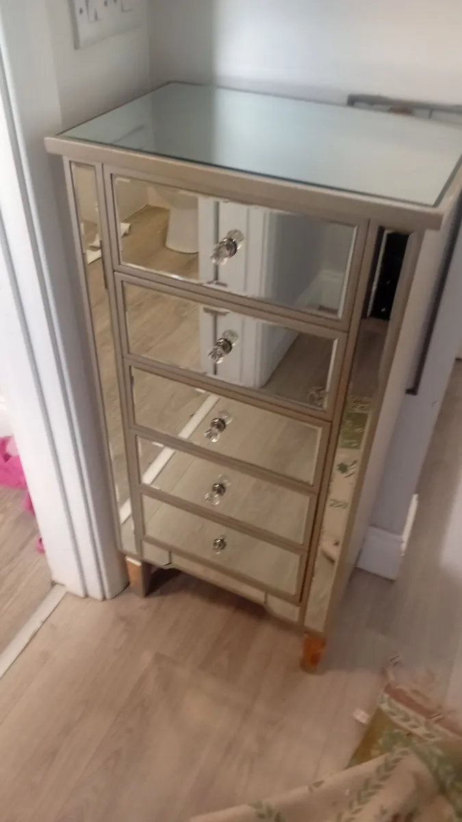 Glass set of drawers - Image 1