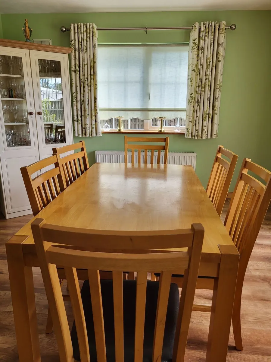 Kitchen table and 6 chairs - Image 1