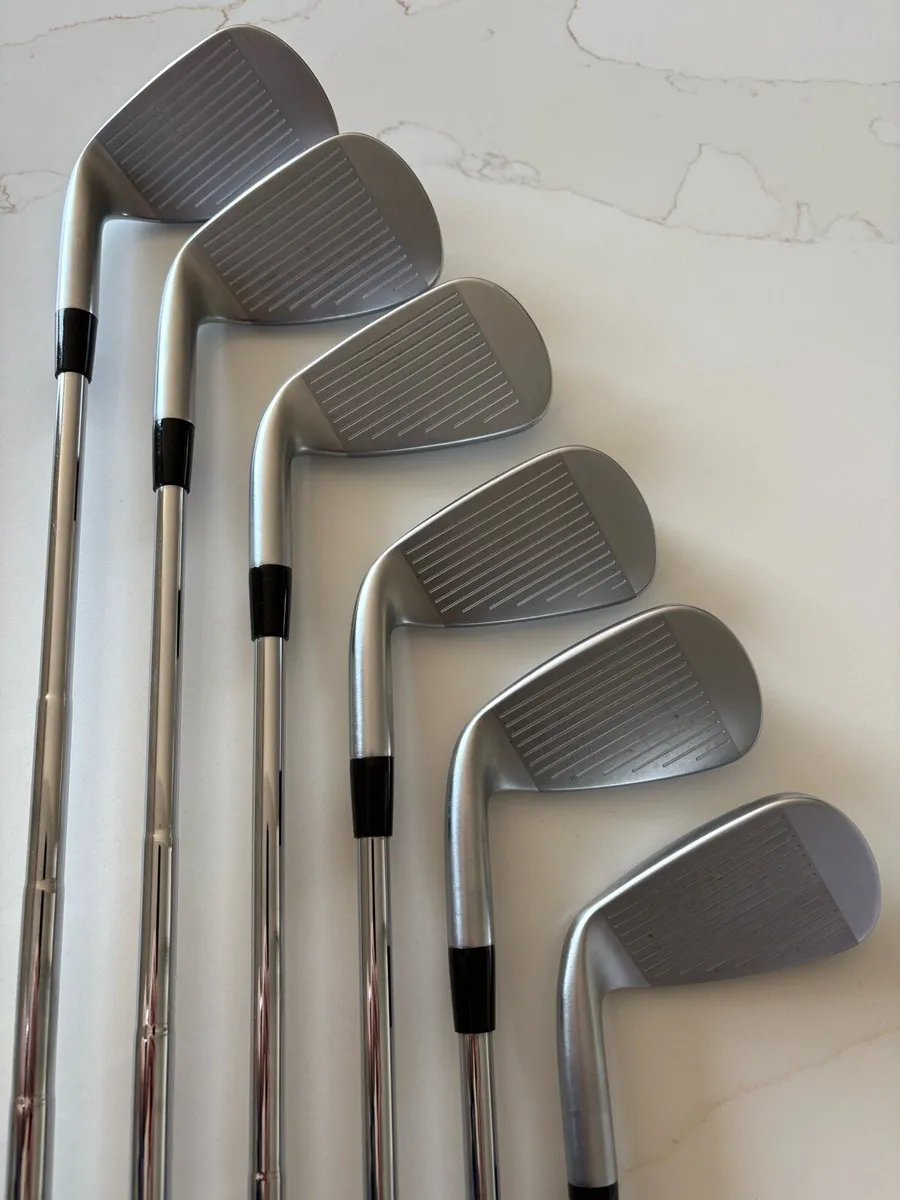 Mizuno JPX925 Hot Metal Irons Stiff 6 to GW - Image 1