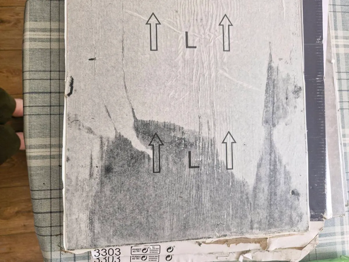 Self-adhesive floor tiles - Image 4