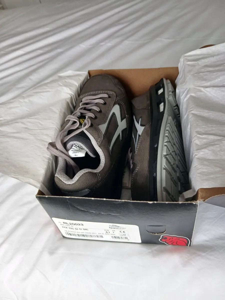 Safety shoes - Image 1