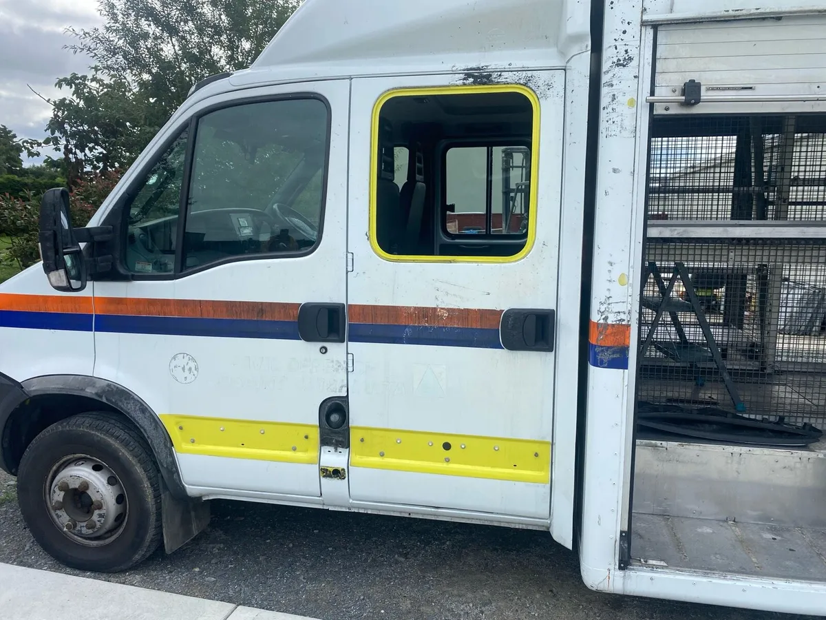 Van - Image 3