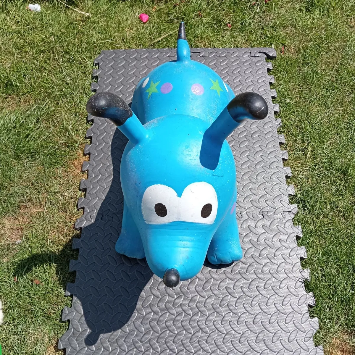 Inflatable dog - Image 1