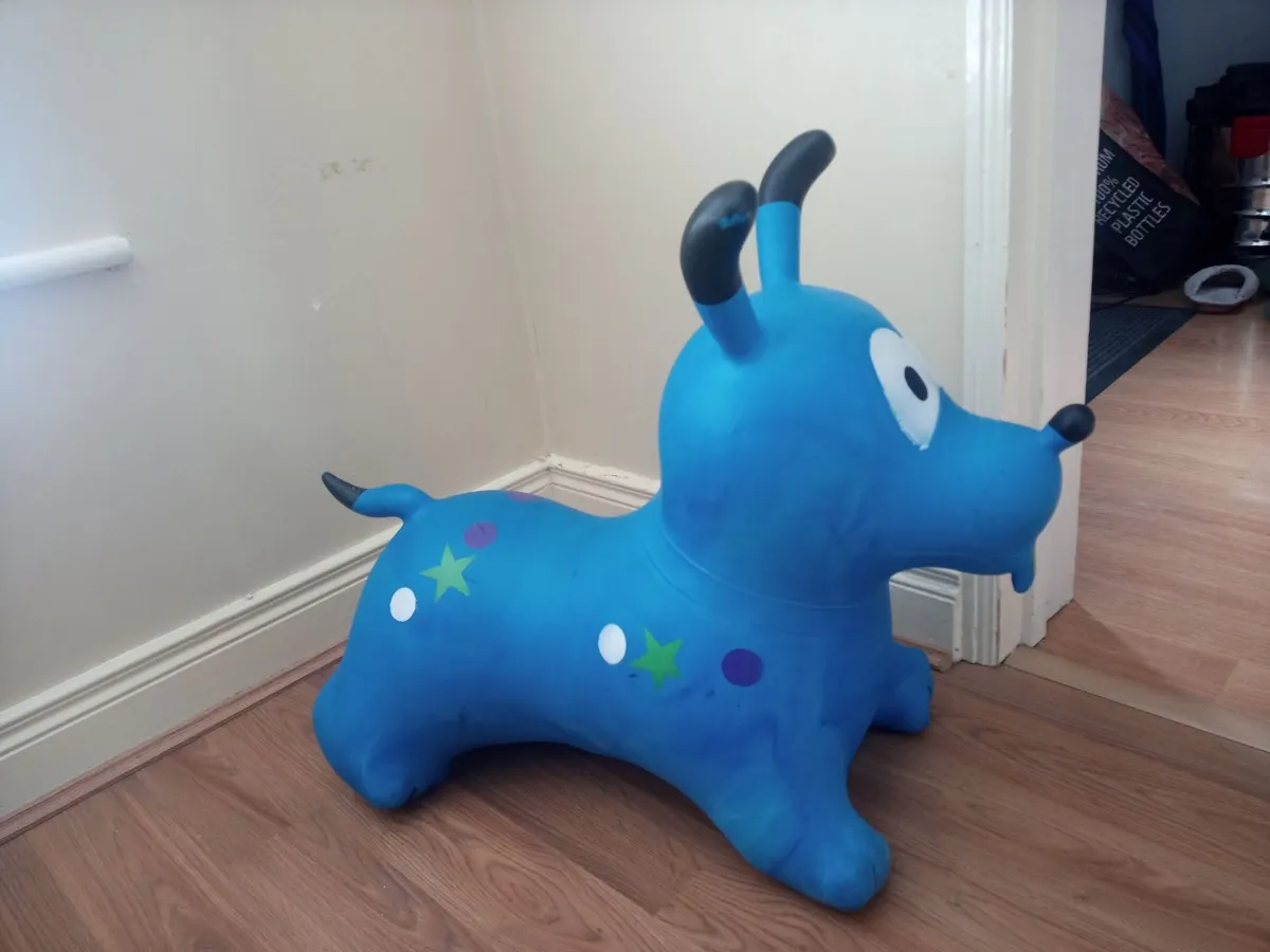 Inflatable dog - Image 2
