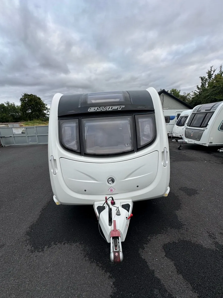 Swift Challenger SE 480-2 Berth - Fixed Awning - Image 3