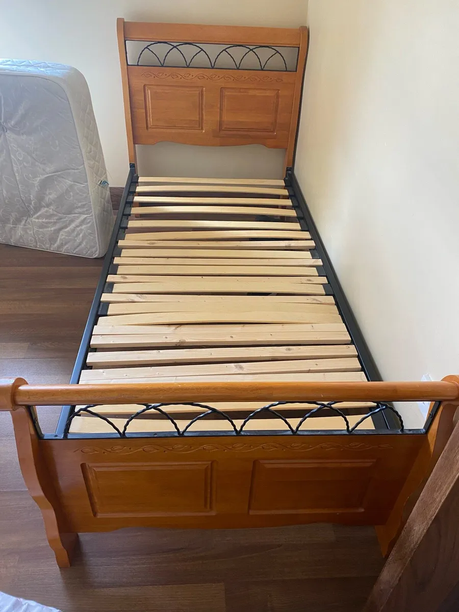 Bed frame wooden single - Image 1