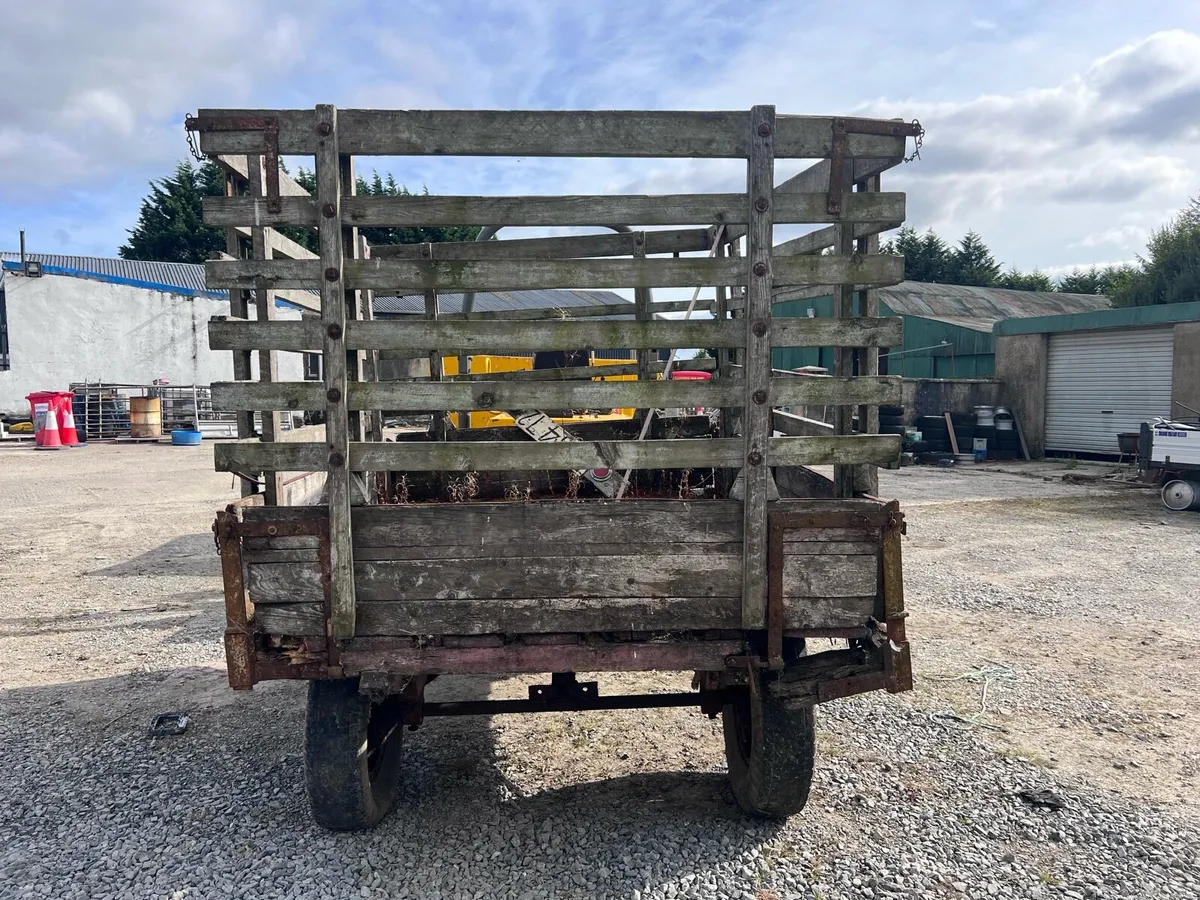 Old vintage turf trailer - Image 2