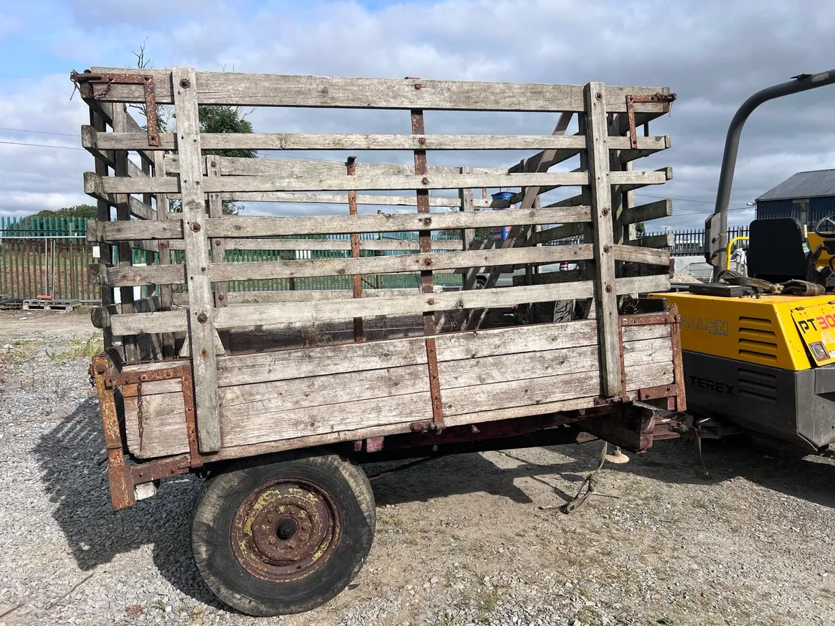 Old vintage turf trailer - Image 3