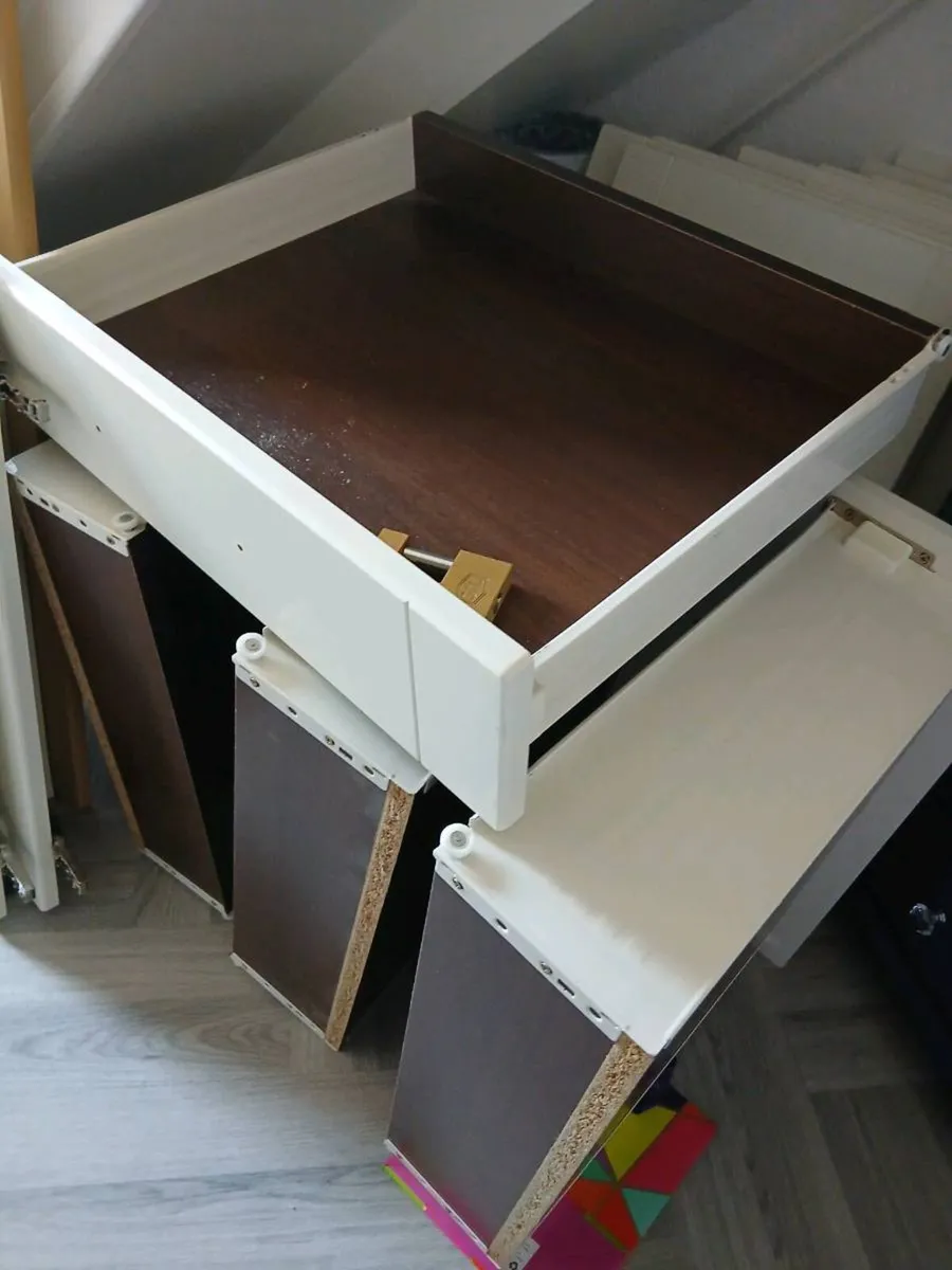 Kitchen doors and draws - Image 3