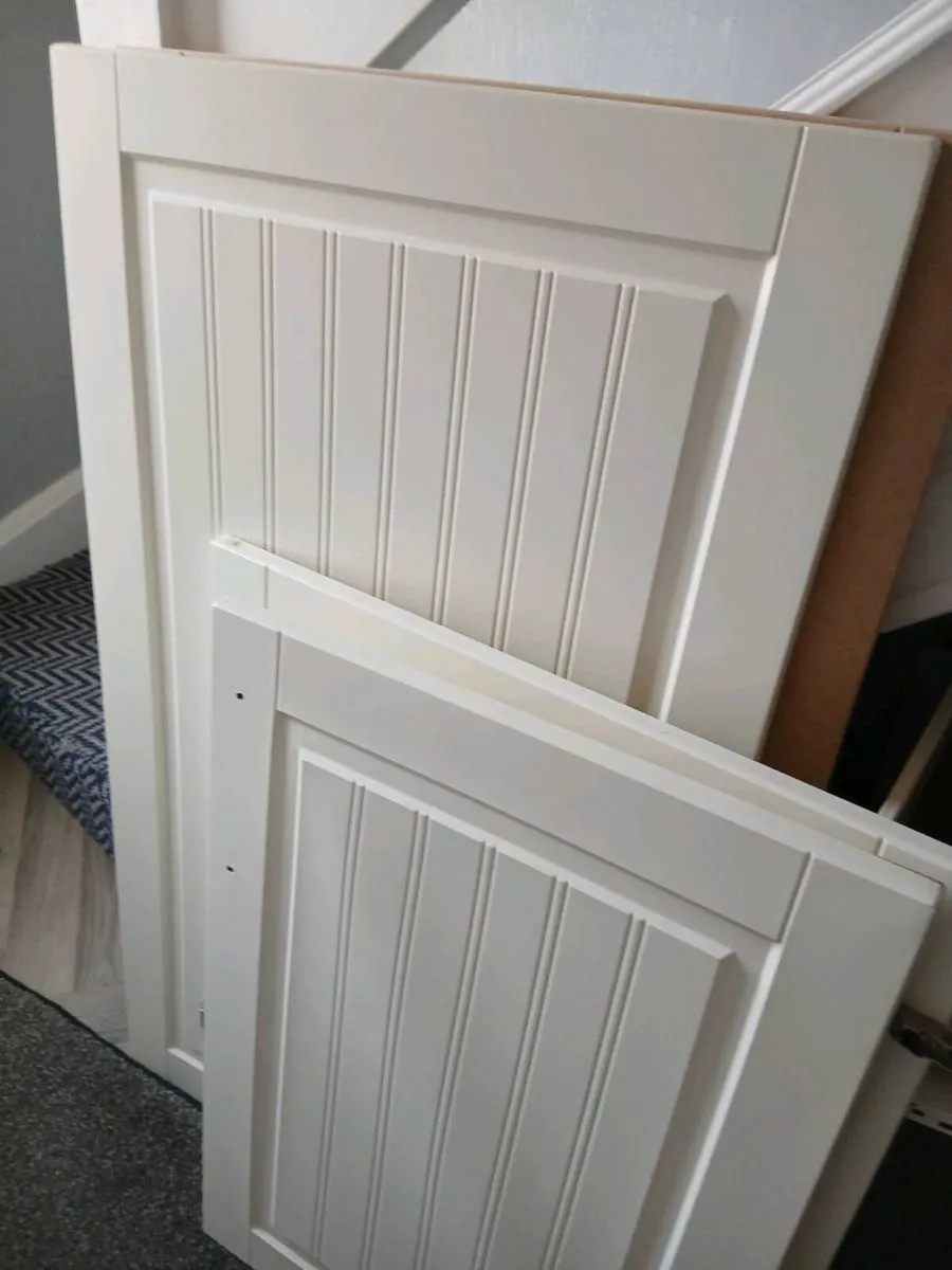Kitchen doors and draws - Image 1