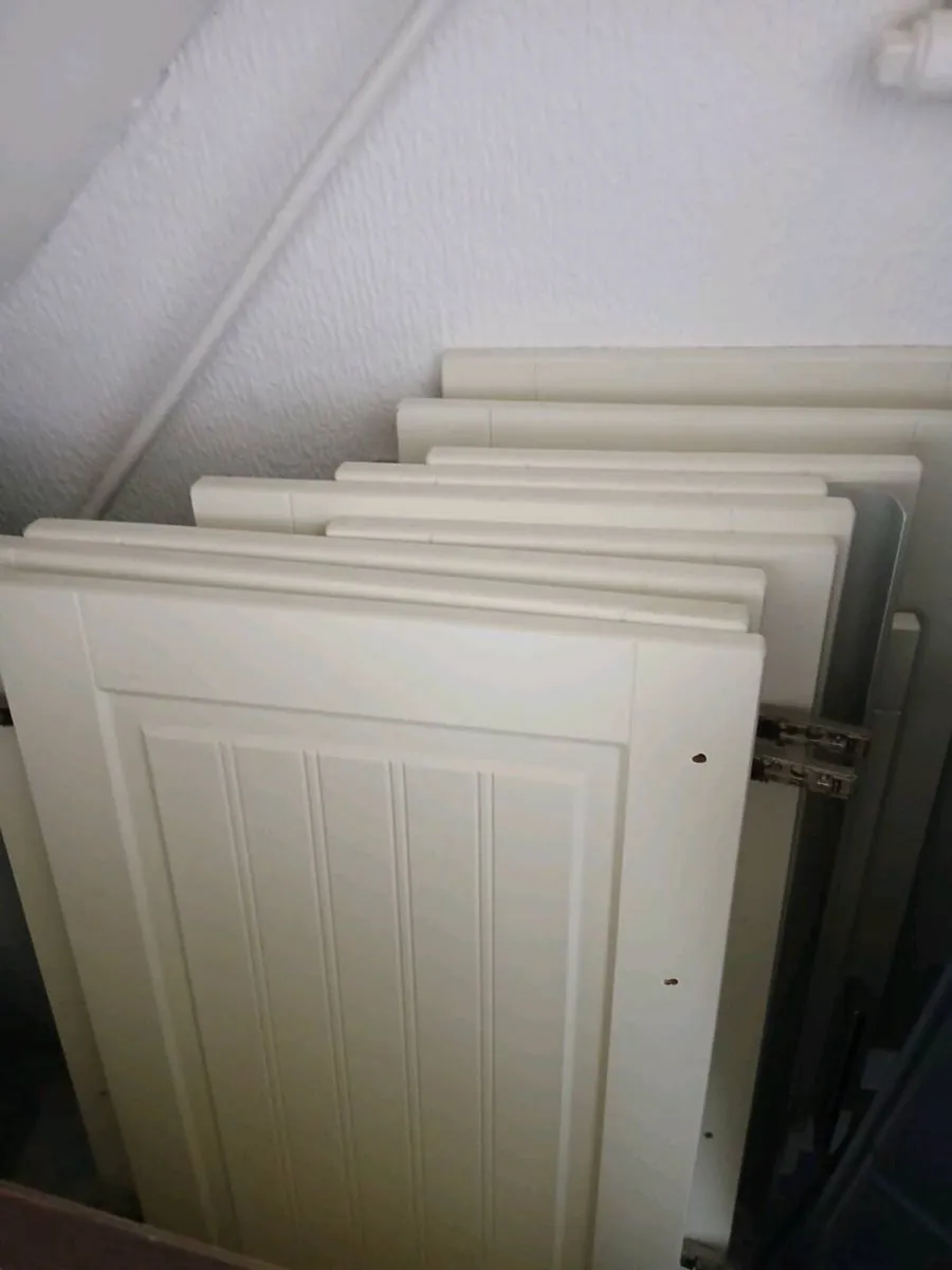 Kitchen doors and draws - Image 2