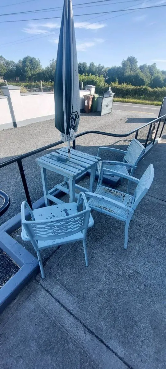 Patio set - Image 1