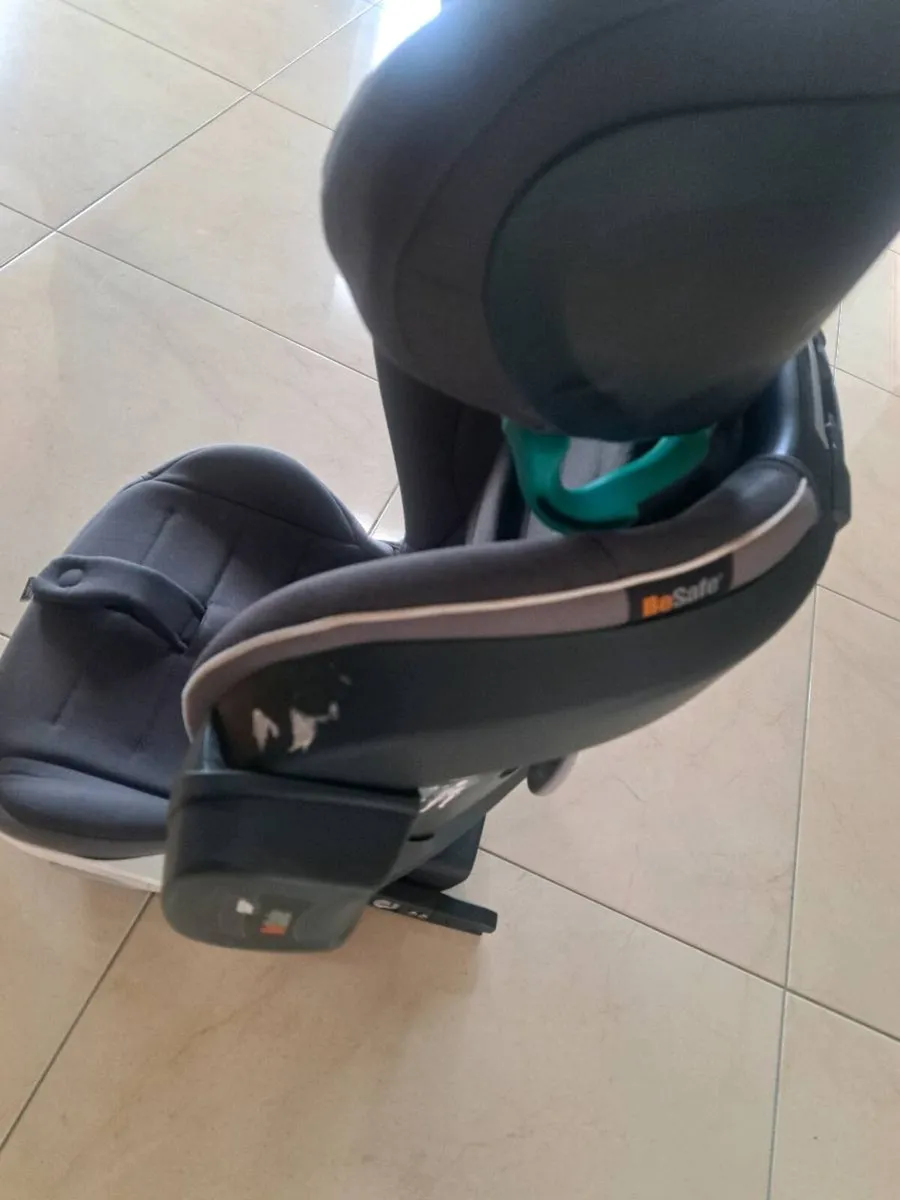 Child's Car Seat - Image 1
