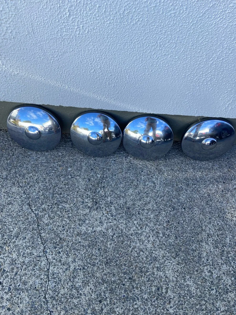 Chrome Hubcaps excellent - Image 1