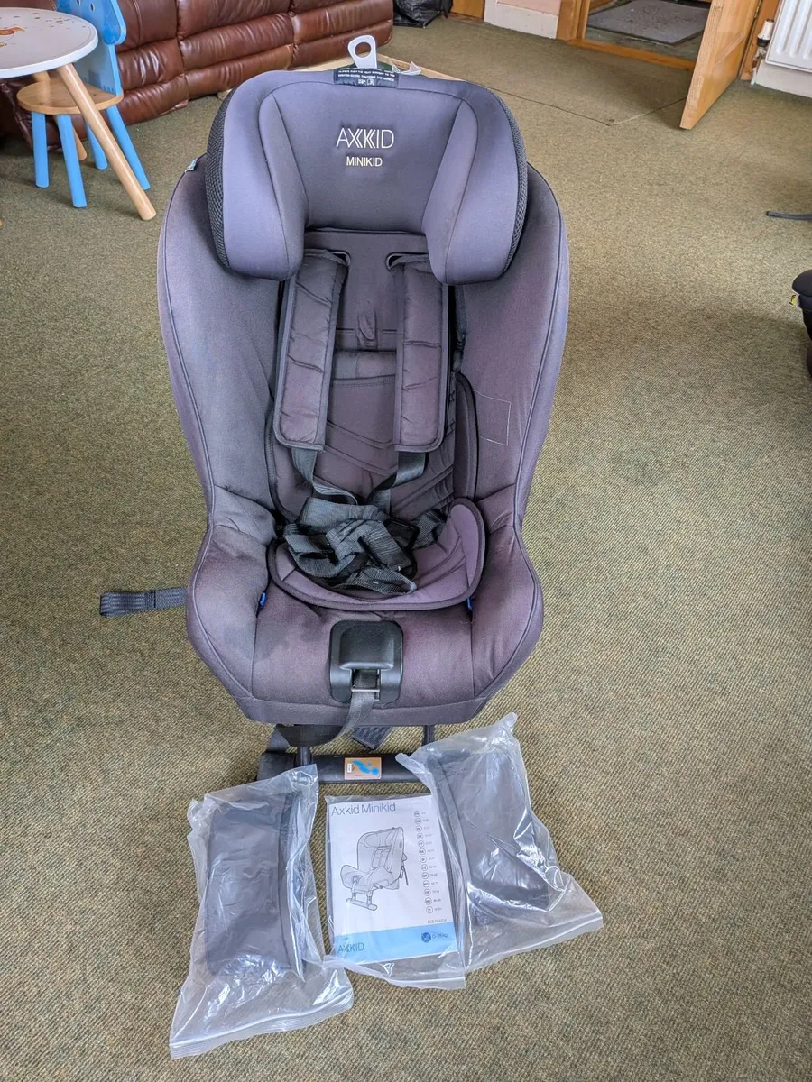 Axkid Minikid Car Seat – Extended Rear-Facing - Image 1