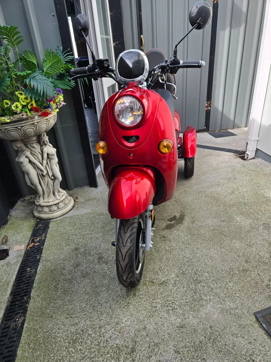Electric 3 wheeler scooter brand new never used - Image 2