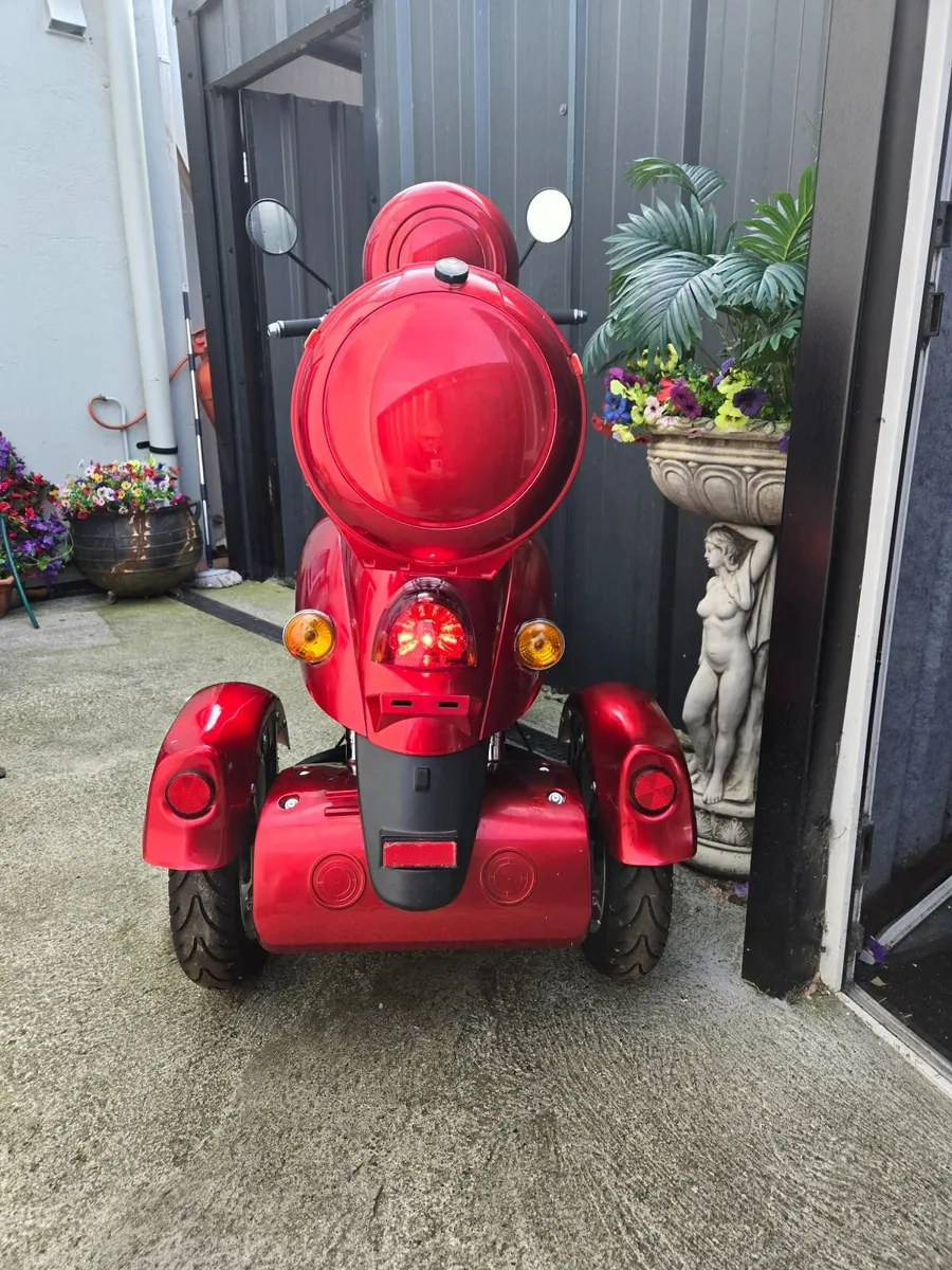Electric 3 wheeler scooter brand new never used - Image 4