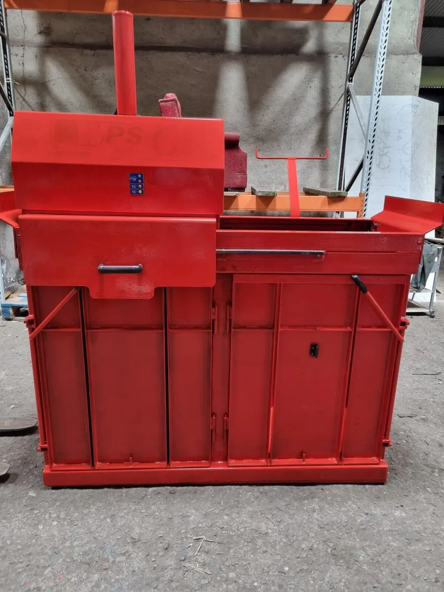 Cardboard baler compactor - Image 1
