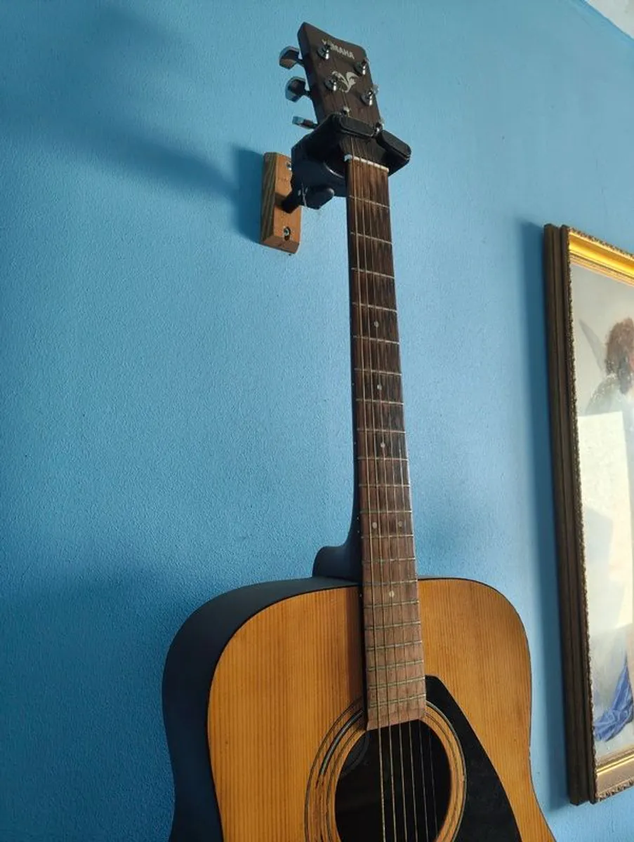 Yamaha F310 acoustic guitar - Image 2