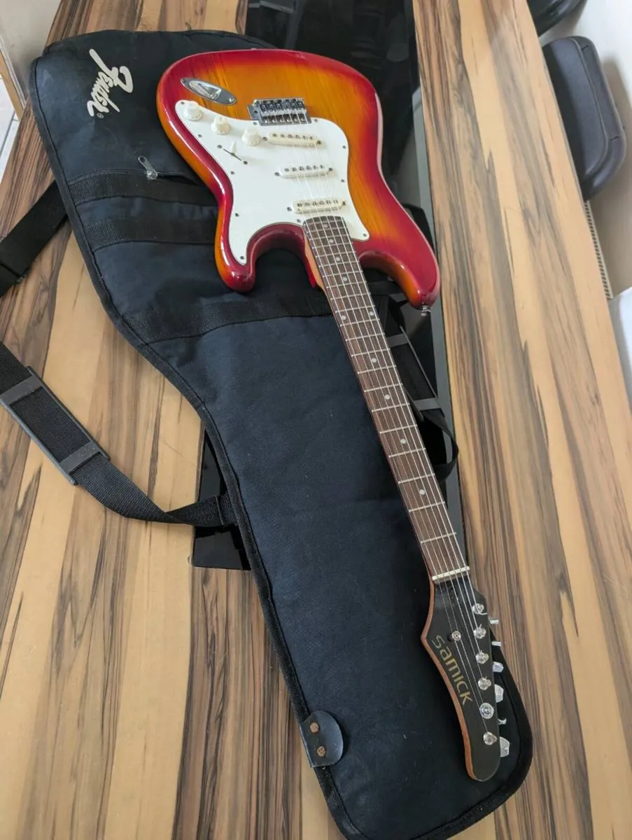 Vintage samick 1994 samick Stratocaster guitar - Image 2