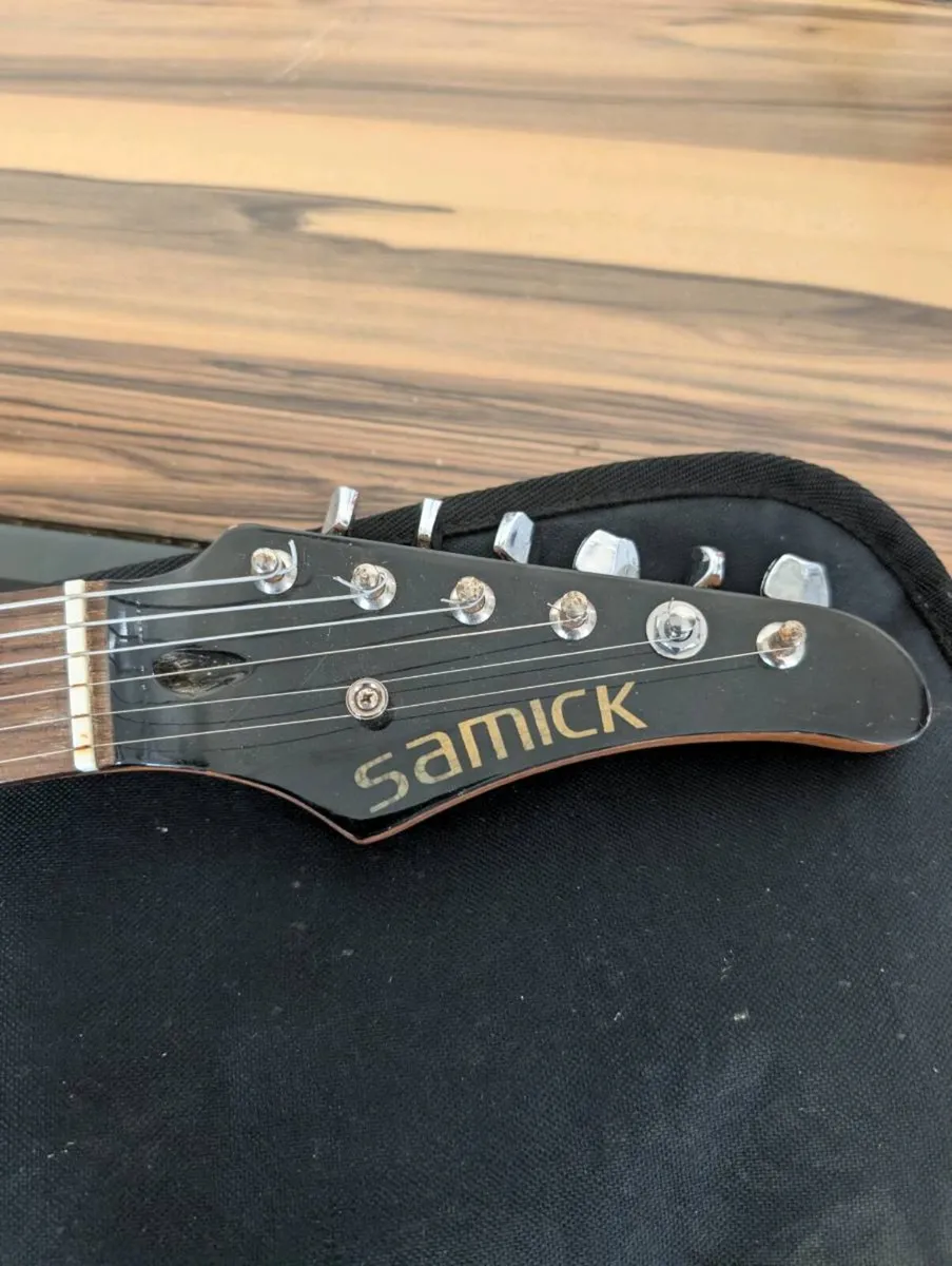 Vintage samick 1994 samick Stratocaster guitar - Image 3