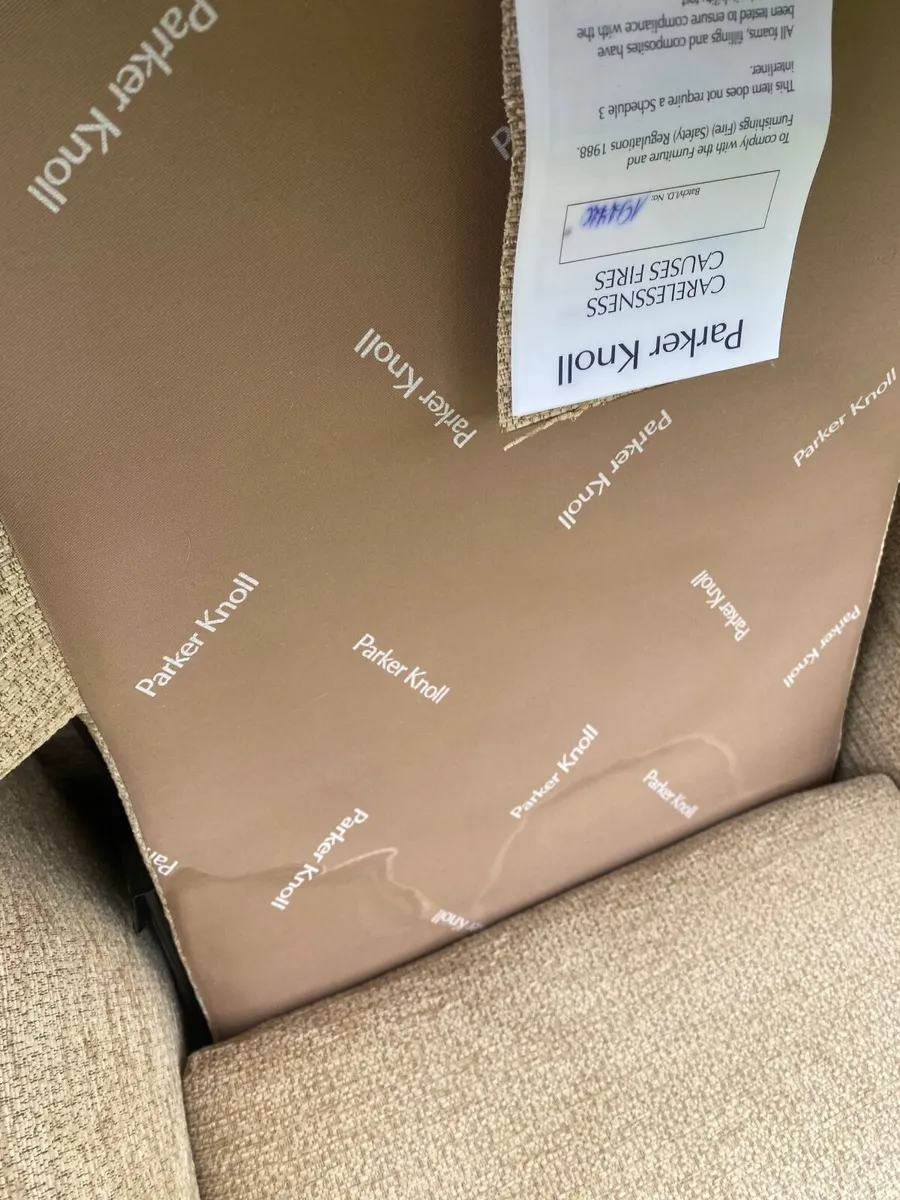 ParkerKnoll Electric Riser Recliner Mobility Chair - Image 3