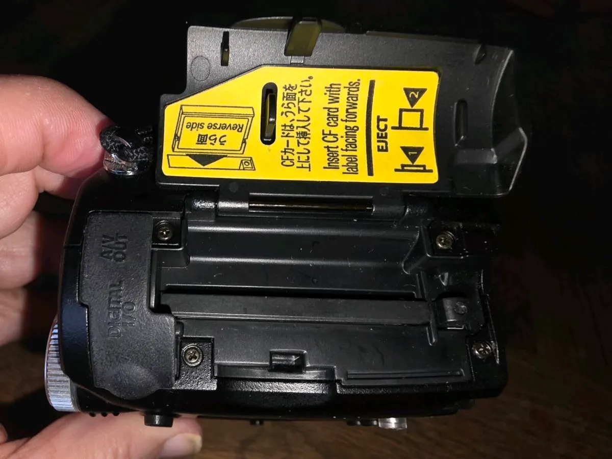 NIKON COOLPIX 4500, New Digital Camera & Flash ! - Image 3