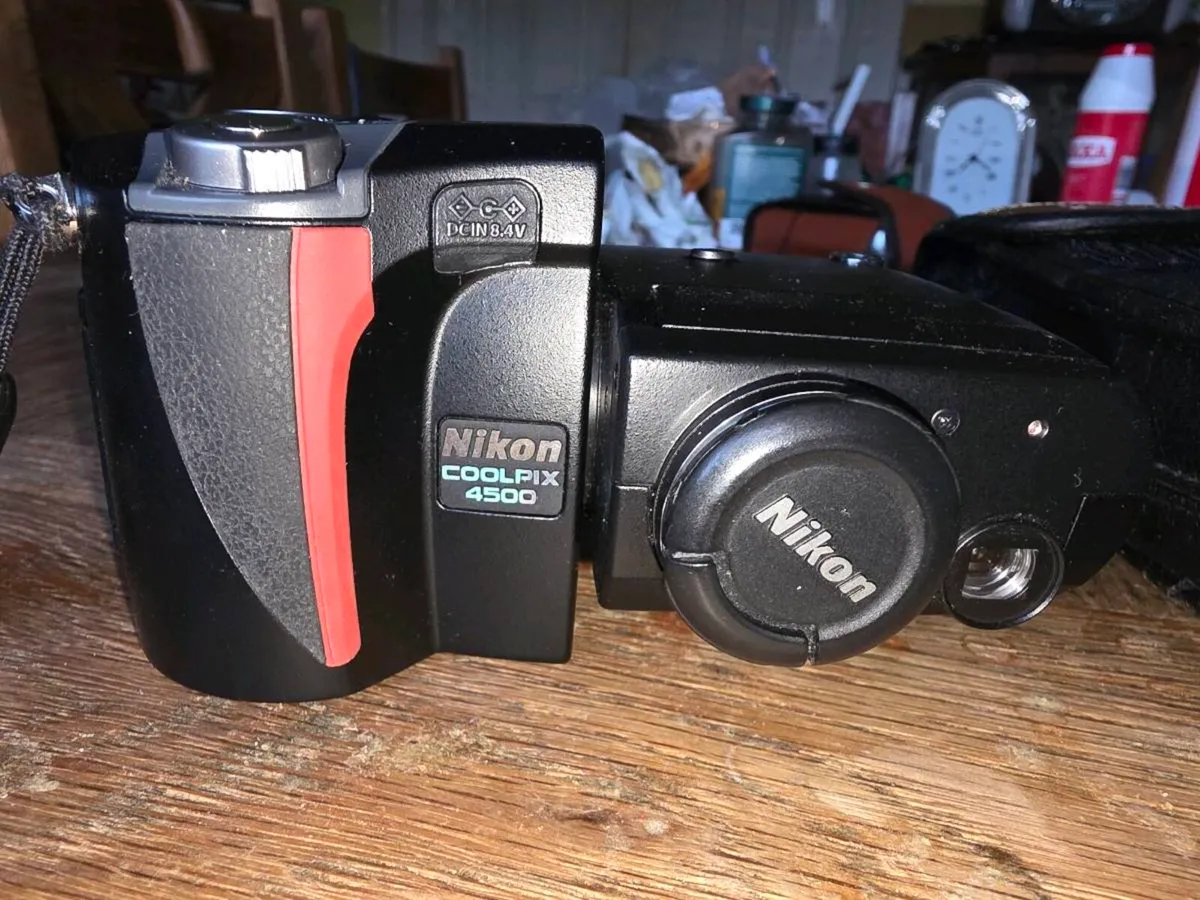 NIKON COOLPIX 4500, New Digital Camera & Flash ! - Image 1