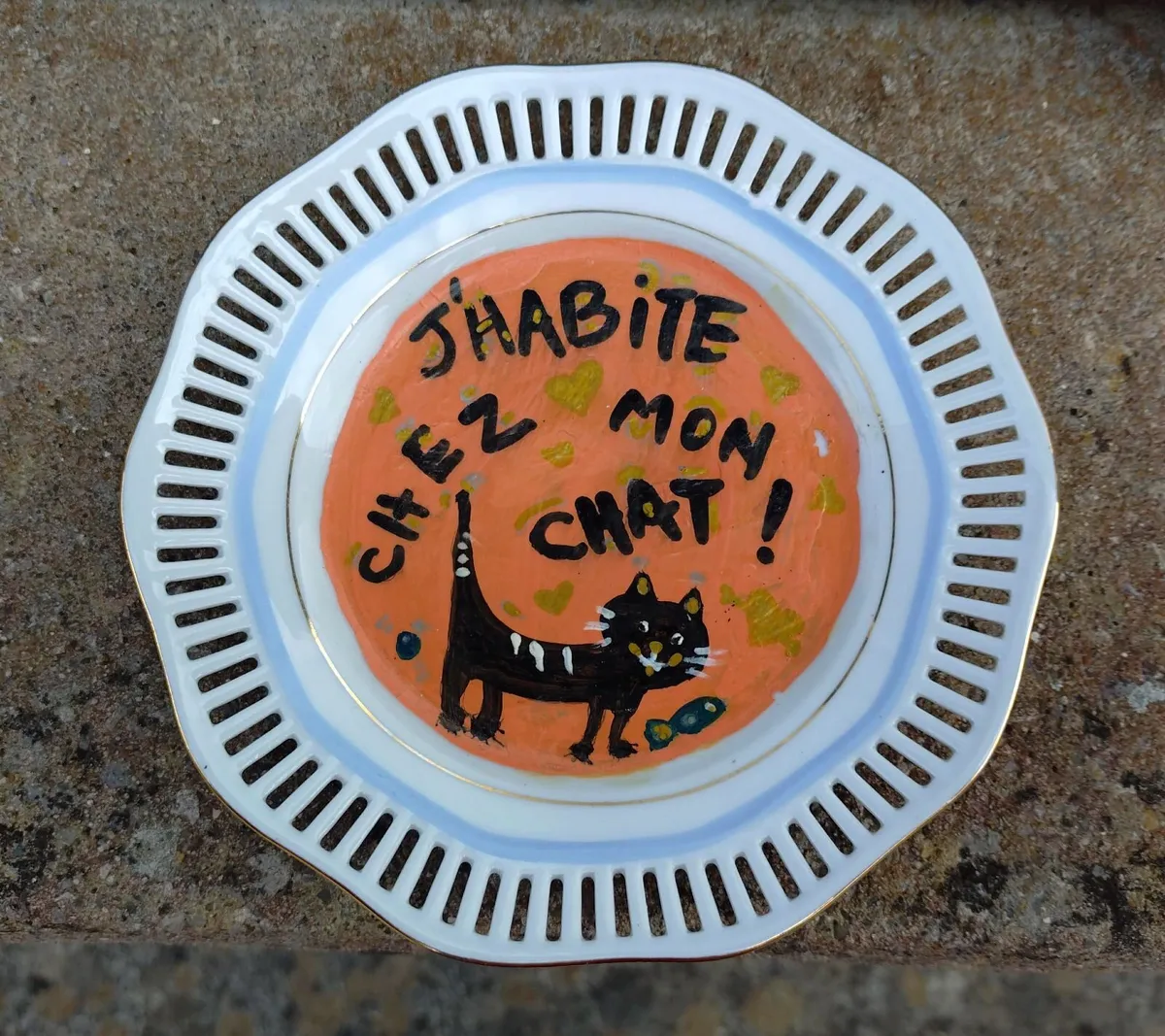 2 FANCY PAINTED SIDE PLATES (USED). - Image 2